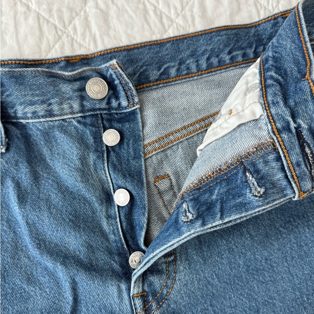 Levi’s Blue High-Waisted Cuffed Jean Shorts - Picture 2 of 9